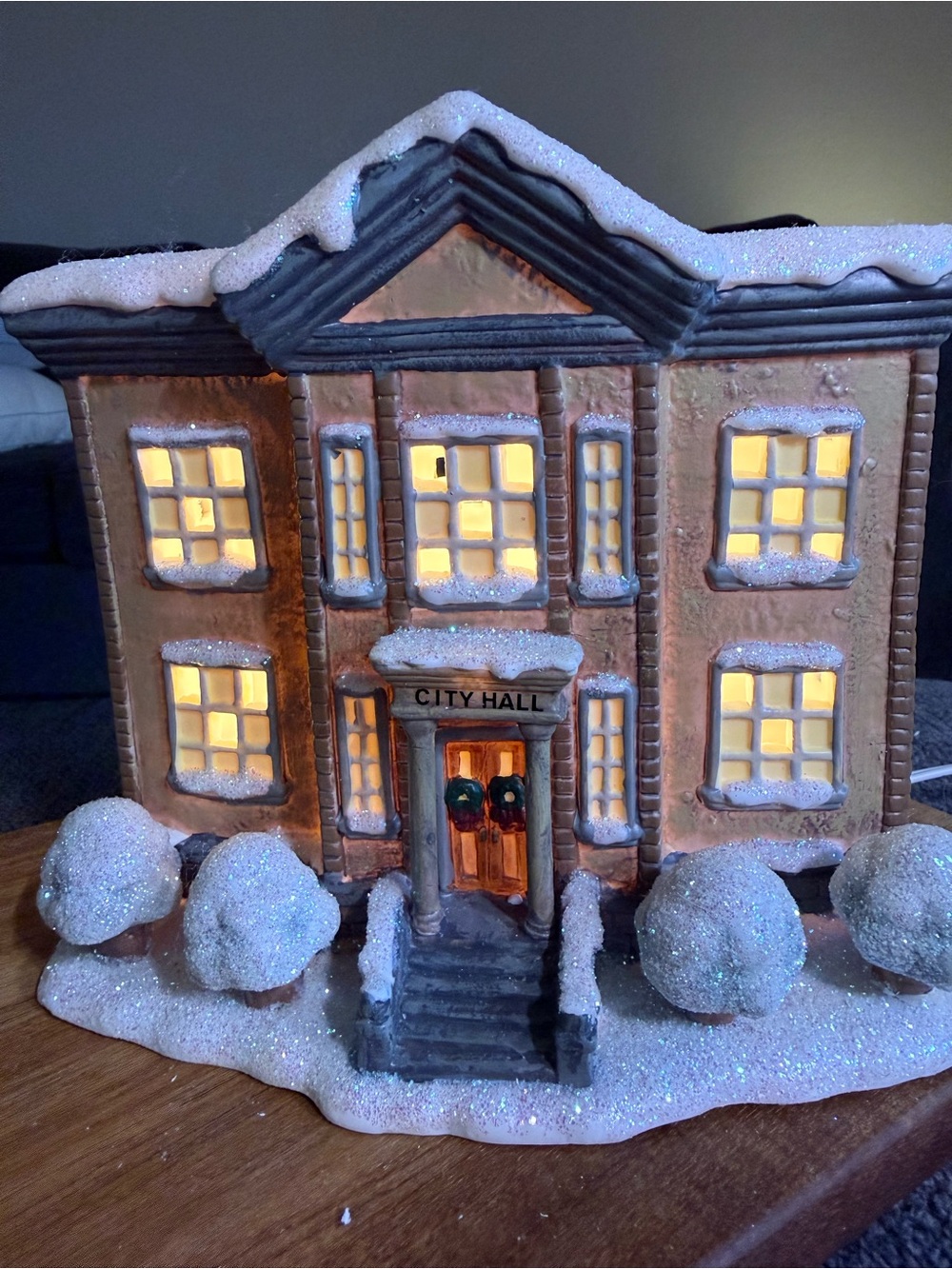 Enesco Vtg Itโs A Wonderful Life Lighted City Hall Christmas Village